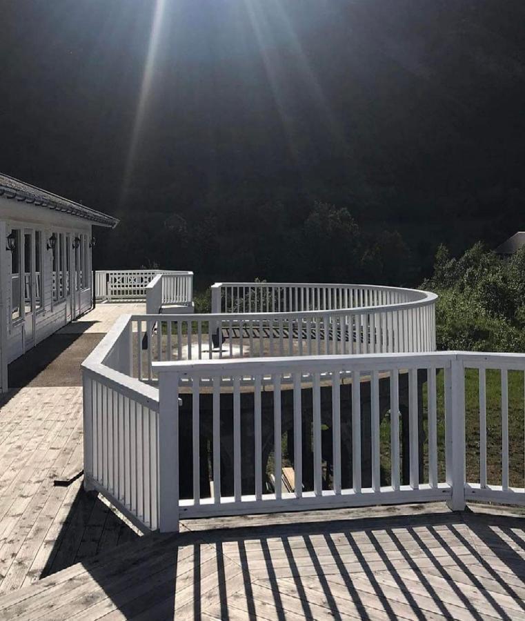 Senja Living Aparthotel Stonglandseidet Εξωτερικό φωτογραφία